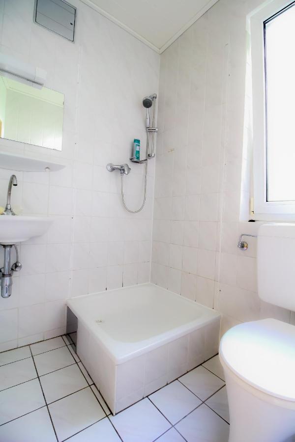 Private Double Bed Room With Bathroom Vienna Exterior photo