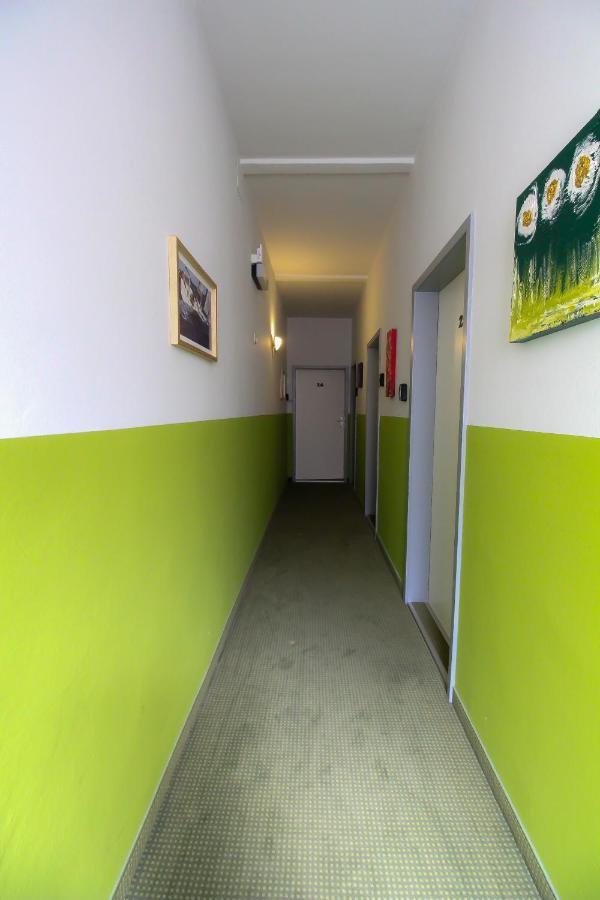 Private Double Bed Room With Bathroom Vienna Exterior photo
